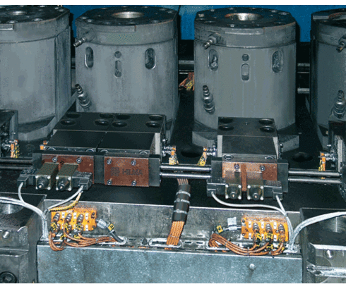 Elementos de sujeción en forma de cuña con válvulas distribuidoras de asiento adosadas Elementos de sujeción en forma de cuña con válvulas distribuidoras de asiento adosadas